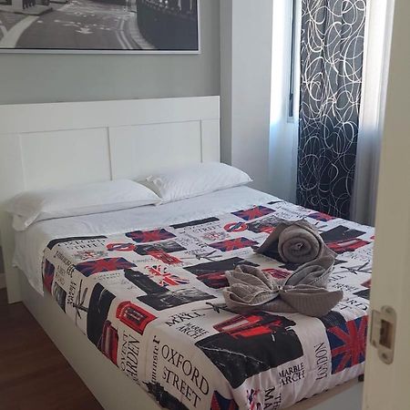 מאלגה Plaza Merced Apartamentos מראה חיצוני תמונה